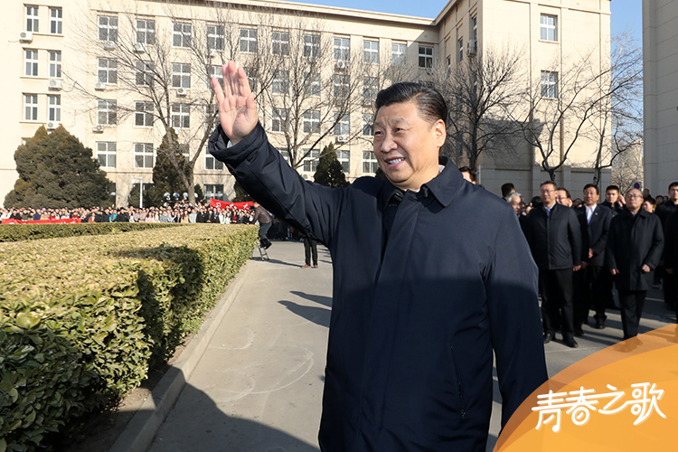 2019年1月17日，習(xí)近平在天津南開大學(xué)向?qū)W生揮手致意。